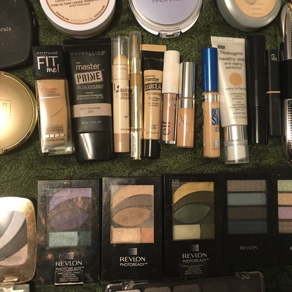 🌟FREE MAKE UP🌟 SOLD!!! - Picture 4 of 8